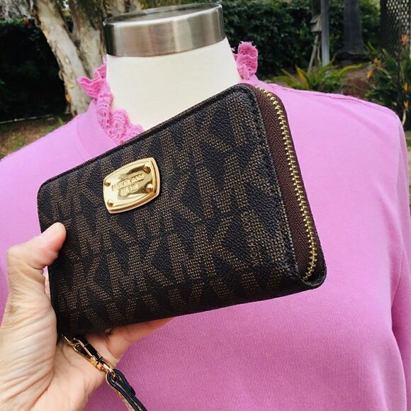 MICHAEL KORS JET SET WALLET SIGNATURE BROWN AND GOLD HARDWARE - Picture 10 of 14